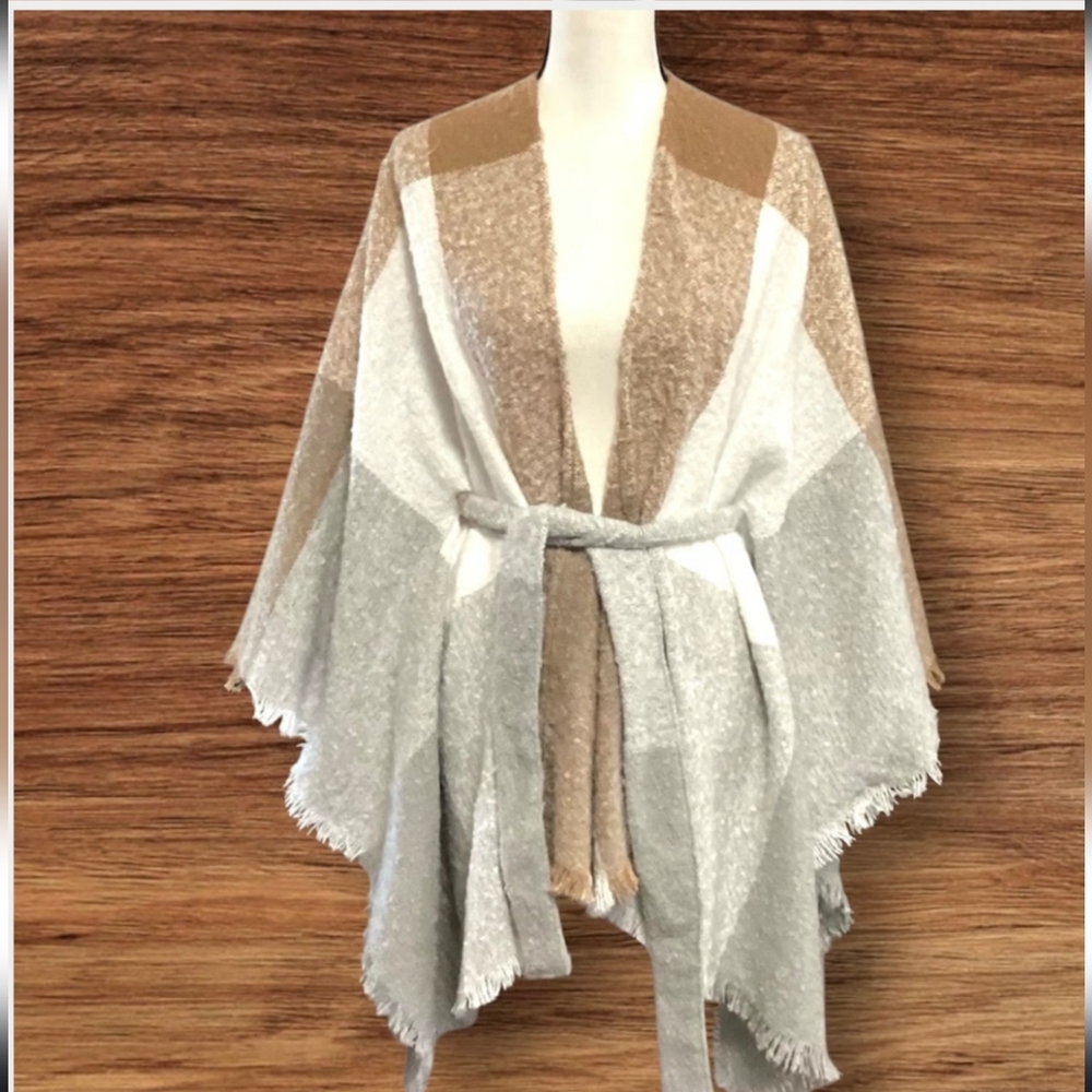 NWT World Market Cozy Roomy Soft Poncho Window Pane PlaidTan/Gray/White